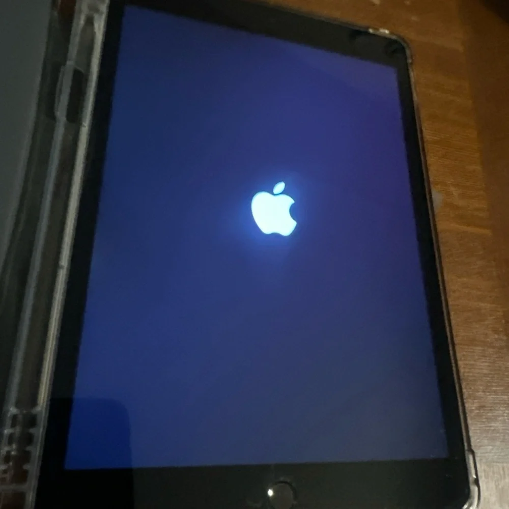 Apple iPad 7th Generation 32GB Space Black WiFi Locked
